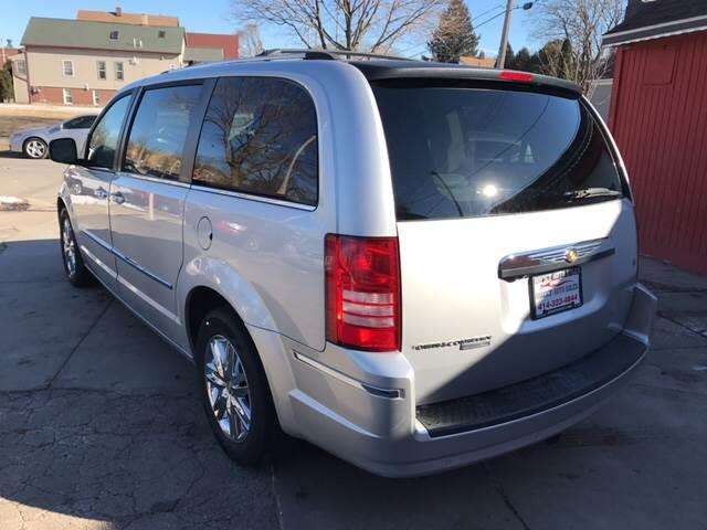 2008 Chrysler Town and Country Limited 4dr Mini-Van